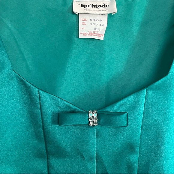 4/$25 or 5/$32   NWT Party Top - Picture 3 of 6